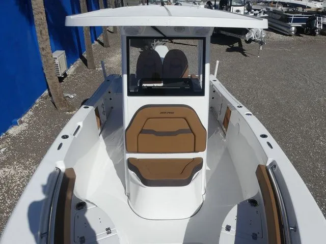 Slide: The Image of Sea Pro 242 Center Console DLX 2026 - 14