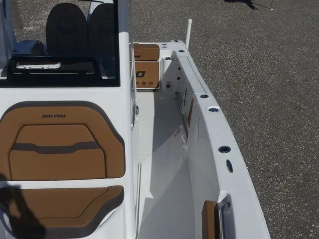 Slide: The Image of Sea Pro 242 Center Console DLX 2026 - 15