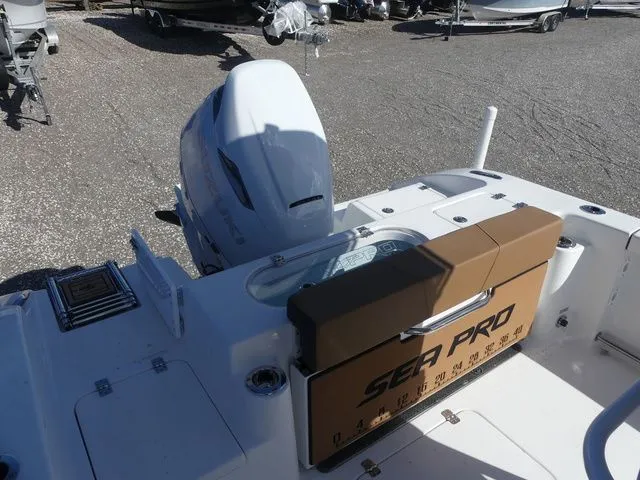 Slide: The Image of Sea Pro 242 Center Console DLX 2026 - 21