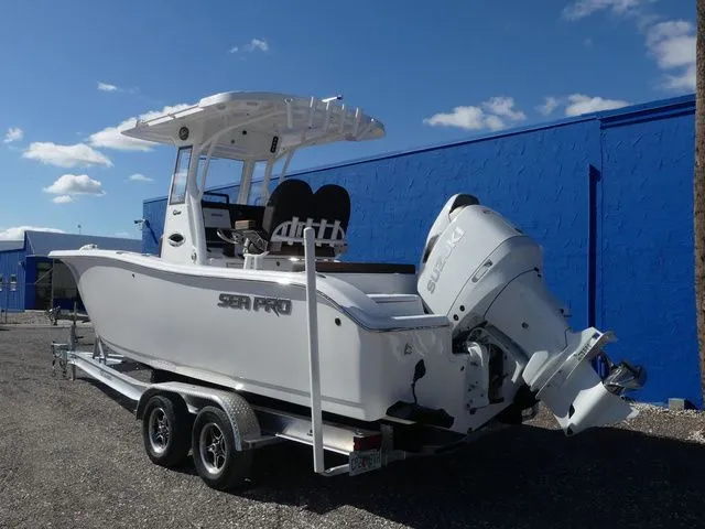 Slide: The Image of Sea Pro 242 Center Console DLX 2026 - 6