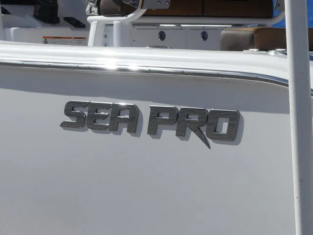 Slide: The Image of Sea Pro 242 Center Console DLX 2026 - 7