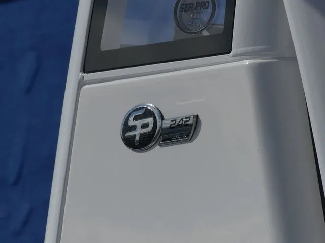 Slide: The Image of Sea Pro 242 Center Console DLX 2026 - 8