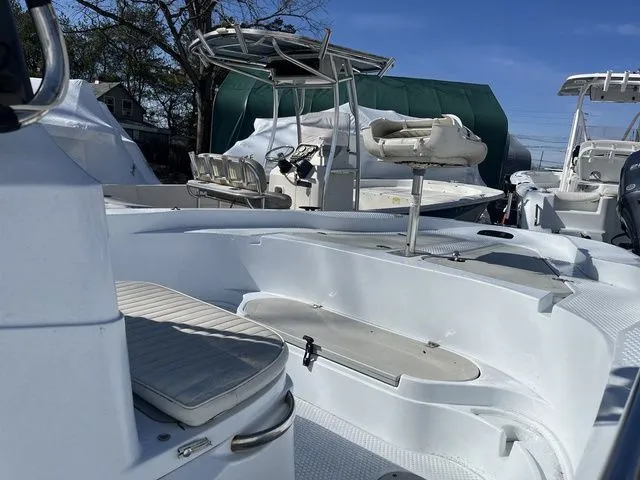 Slide: The Image of Triumph 190 Bay CC 2003 - 4