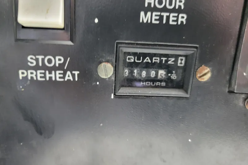 Slide: The Image of Hour meter reading 3180.5 hours on 2001 Carver 570 Voyager Pilothouse. - 141