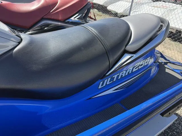 Slide: The Image of Kawasaki Jet Ski® Ultra® 250X 2007 - 3