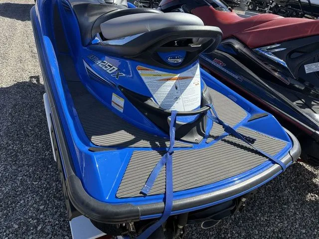 Slide: The Image of Kawasaki Jet Ski® Ultra® 250X 2007 - 4