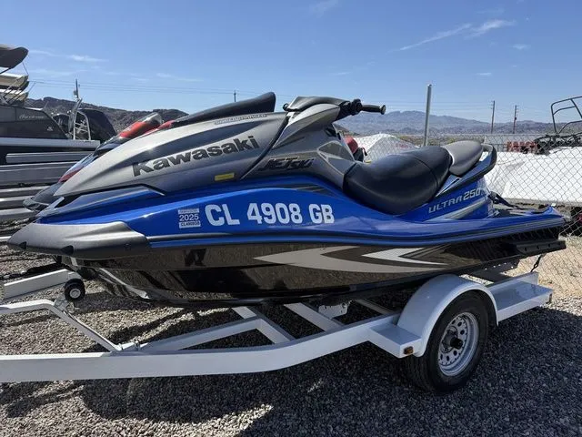Slide: The Image of Kawasaki Jet Ski® Ultra® 250X 2007 - 5