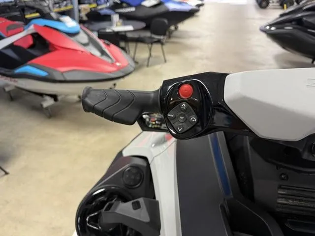 Slide: The Image of Sea-Doo FishPro Sport 170 BRP Premium Audio, iDF, iBR 2026 - 12