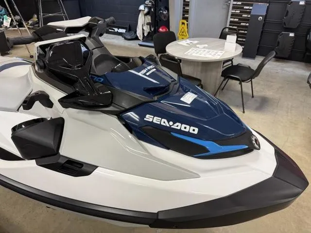Slide: The Image of Sea-Doo FishPro Sport 170 BRP Premium Audio, iDF, iBR 2026 - 17
