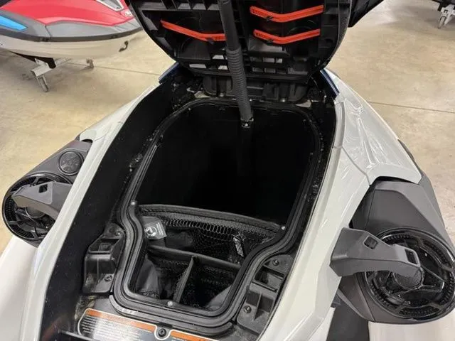 Slide: The Image of Sea-Doo FishPro Sport 170 BRP Premium Audio, iDF, iBR 2026 - 8
