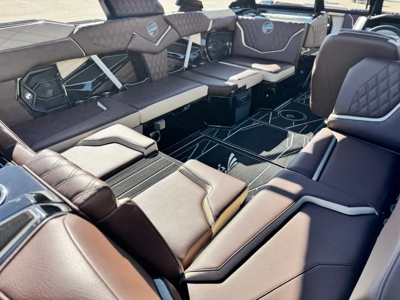 Slide: The Image of Tigé 24RZX 2026 - 12