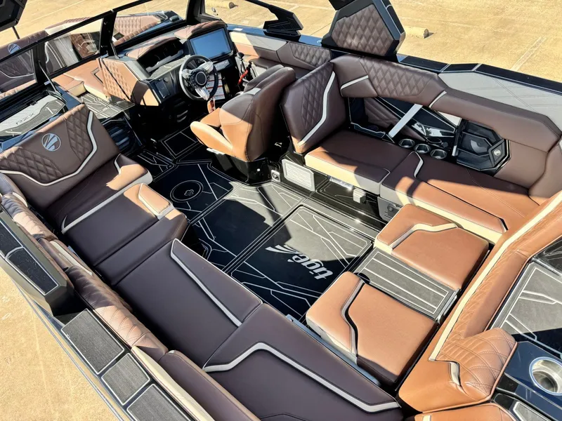 Slide: The Image of Tigé 24RZX 2026 - 13