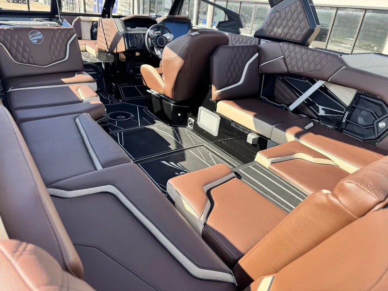 Slide: The Image of Tigé 24RZX 2026 - 14