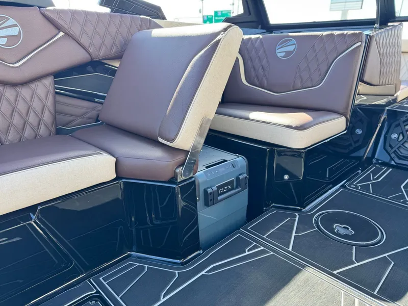 Slide: The Image of Tigé 24RZX 2026 - 15