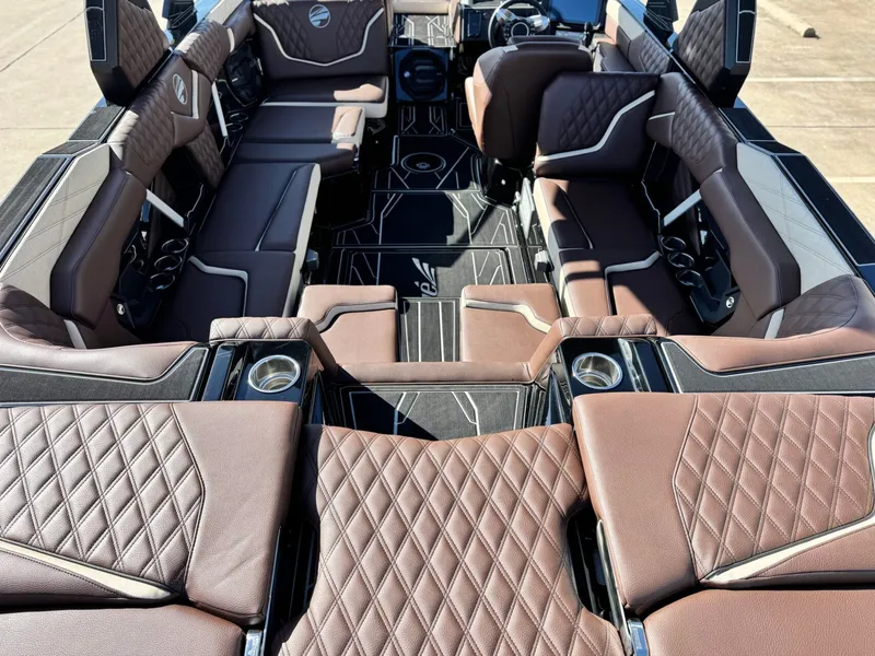 Slide: The Image of Tigé 24RZX 2026 - 9