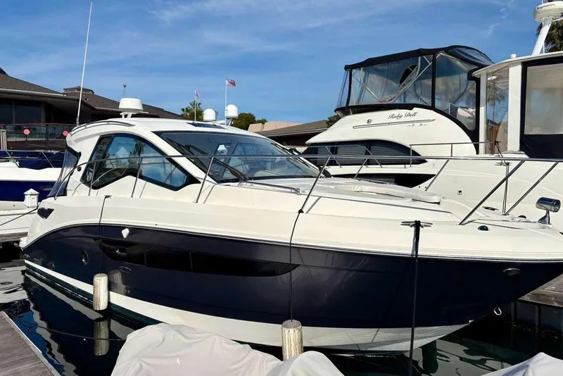 The Image of Sea Ray Sundancer 350 Coupe 2018 - undefined