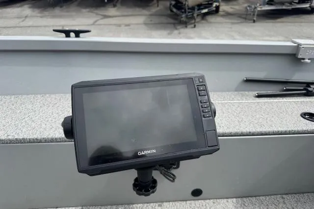 Slide: The Image of Garmin fishfinder on 2020 Alumacraft Summit 180 boat, docked outdoors. - 18