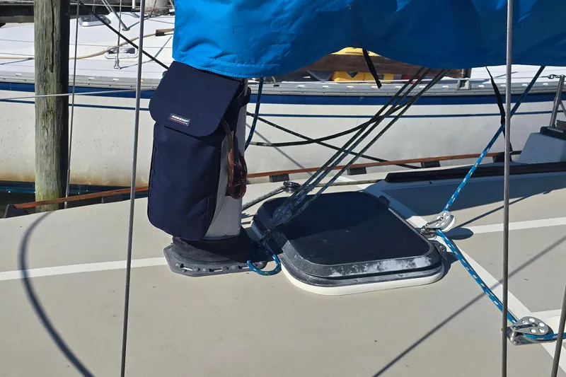 Slide: The Image of 1985 O'Day 31 sailboat deck with rigging and hatch detail. - 8