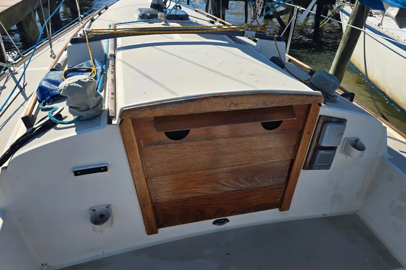 Slide: The Image of 1985 O'Day 31 sailboat cockpit with wooden hatch and nautical equipment. - 9
