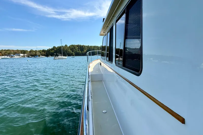 Slide: The Image of 2006 Sabre 42 Sedan yacht on serene water with clear blue sky. - 18
