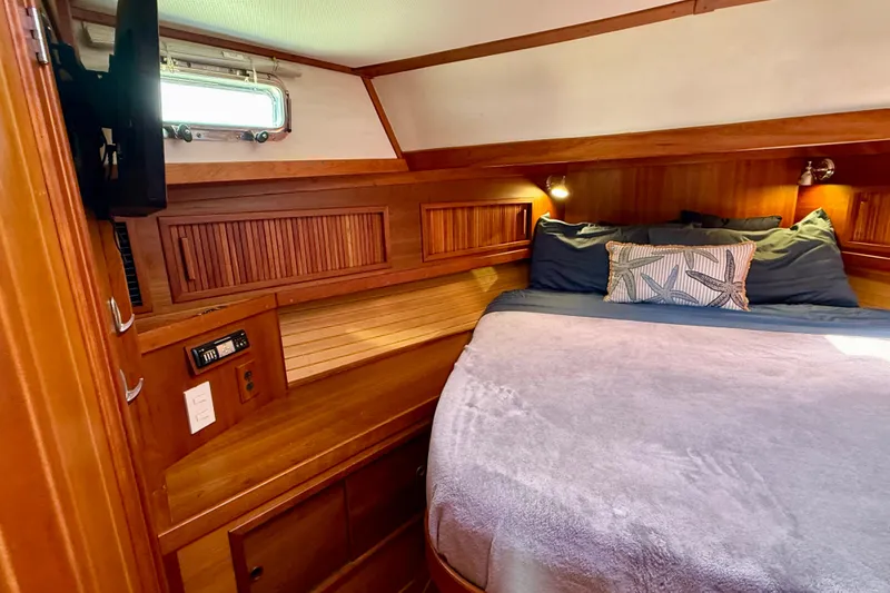 Slide: The Image of Cozy cabin interior of 2006 Sabre 42 Sedan with wooden accents and comfortable bedding. - 28