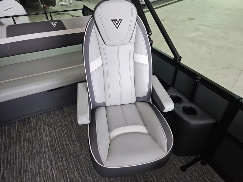 Slide: The Image of Viaggio LAGO X 22S TRITOON 2026 - 12