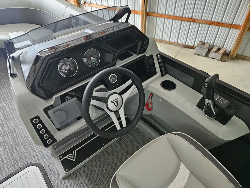 Slide: The Image of Viaggio LAGO X 22S TRITOON 2026 - 14