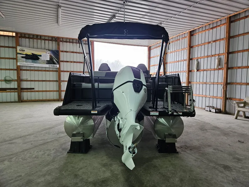 Slide: The Image of Viaggio LAGO X 22S TRITOON 2026 - 3