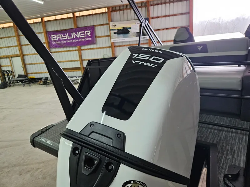 Slide: The Image of Viaggio LAGO X 22S TRITOON 2026 - 5