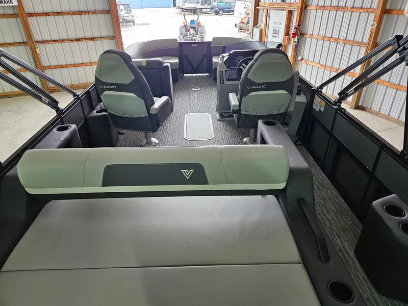 Slide: The Image of Viaggio LAGO X 22S TRITOON 2026 - 7