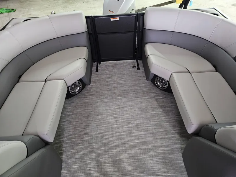 Slide: The Image of Viaggio Lago V 22U Tritoon 2026 - 10