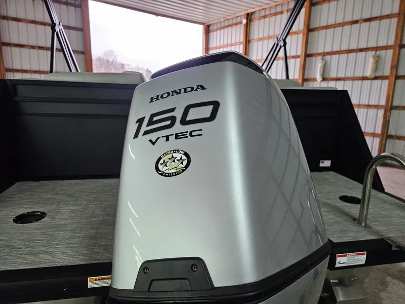 Slide: The Image of Viaggio Lago V 22U Tritoon 2026 - 11