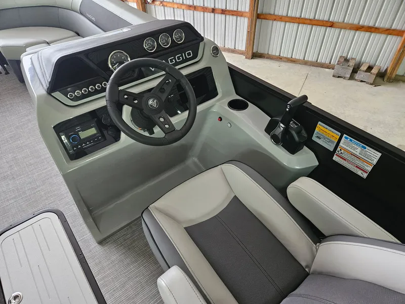 Slide: The Image of Viaggio Lago V 22U Tritoon 2026 - 14