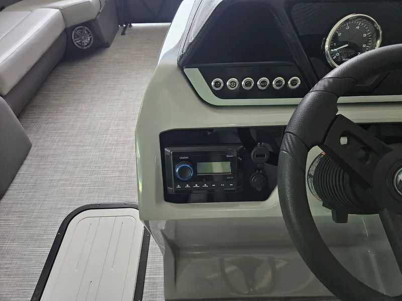 Slide: The Image of Viaggio Lago V 22U Tritoon 2026 - 15