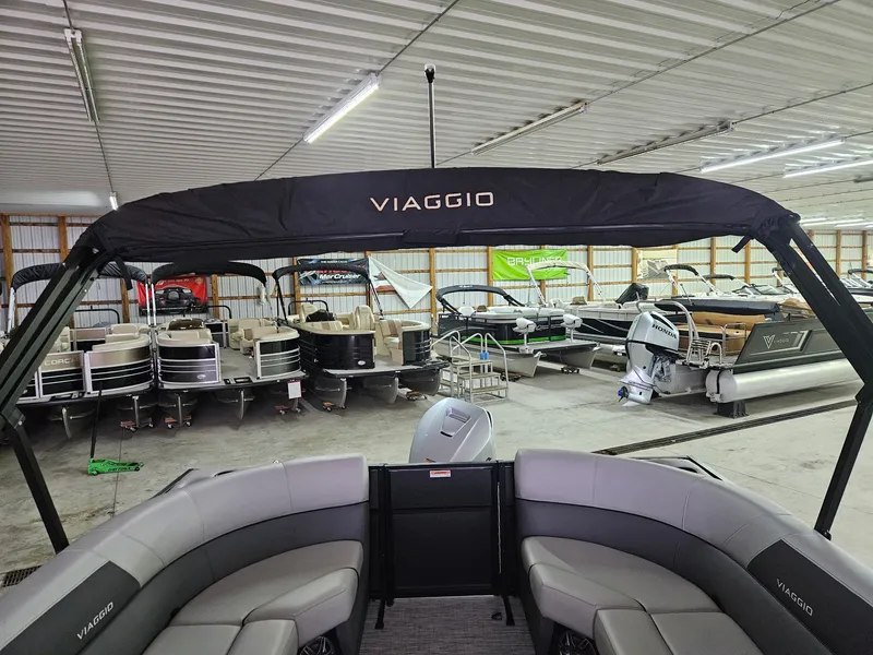 Slide: The Image of Viaggio Lago V 22U Tritoon 2026 - 16