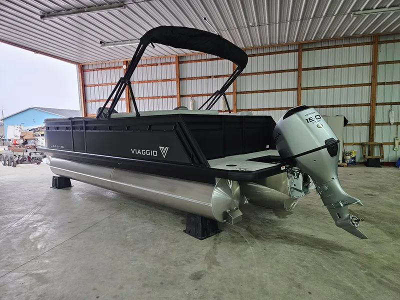 Slide: The Image of Viaggio Lago V 22U Tritoon 2026 - 2