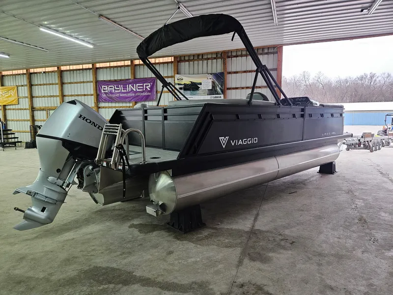 Slide: The Image of Viaggio Lago V 22U Tritoon 2026 - 4