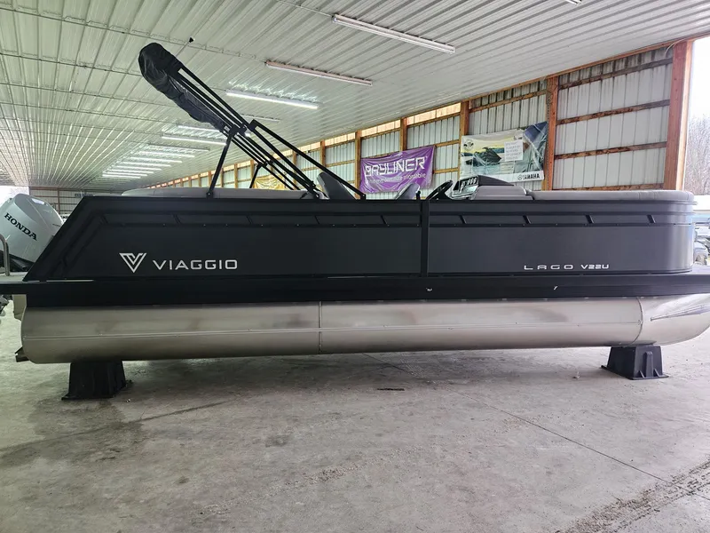 Slide: The Image of Viaggio Lago V 22U Tritoon 2026 - 5