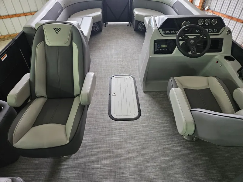 Slide: The Image of Viaggio Lago V 22U Tritoon 2026 - 7