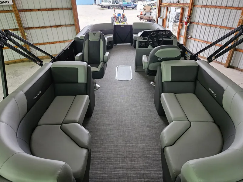 Slide: The Image of Viaggio Lago V 22U Tritoon 2026 - 9