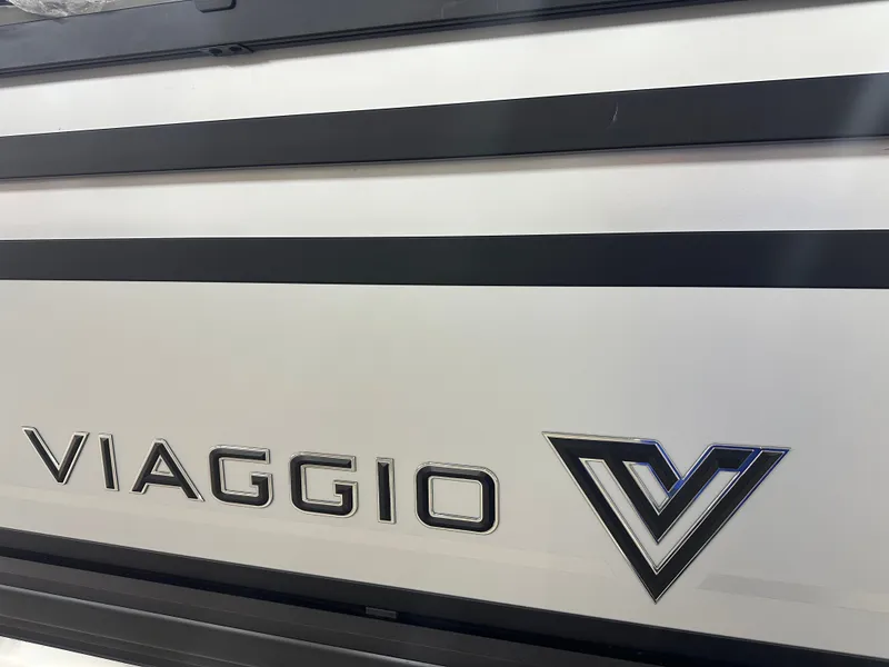 Slide: The Image of Viaggio LAGO Z 22U TRITOON 2026 - 2