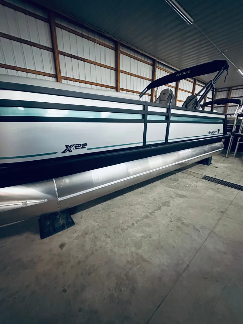 Slide: The Image of Viaggio LAGO X 22Q TRITOON 2026 - 1