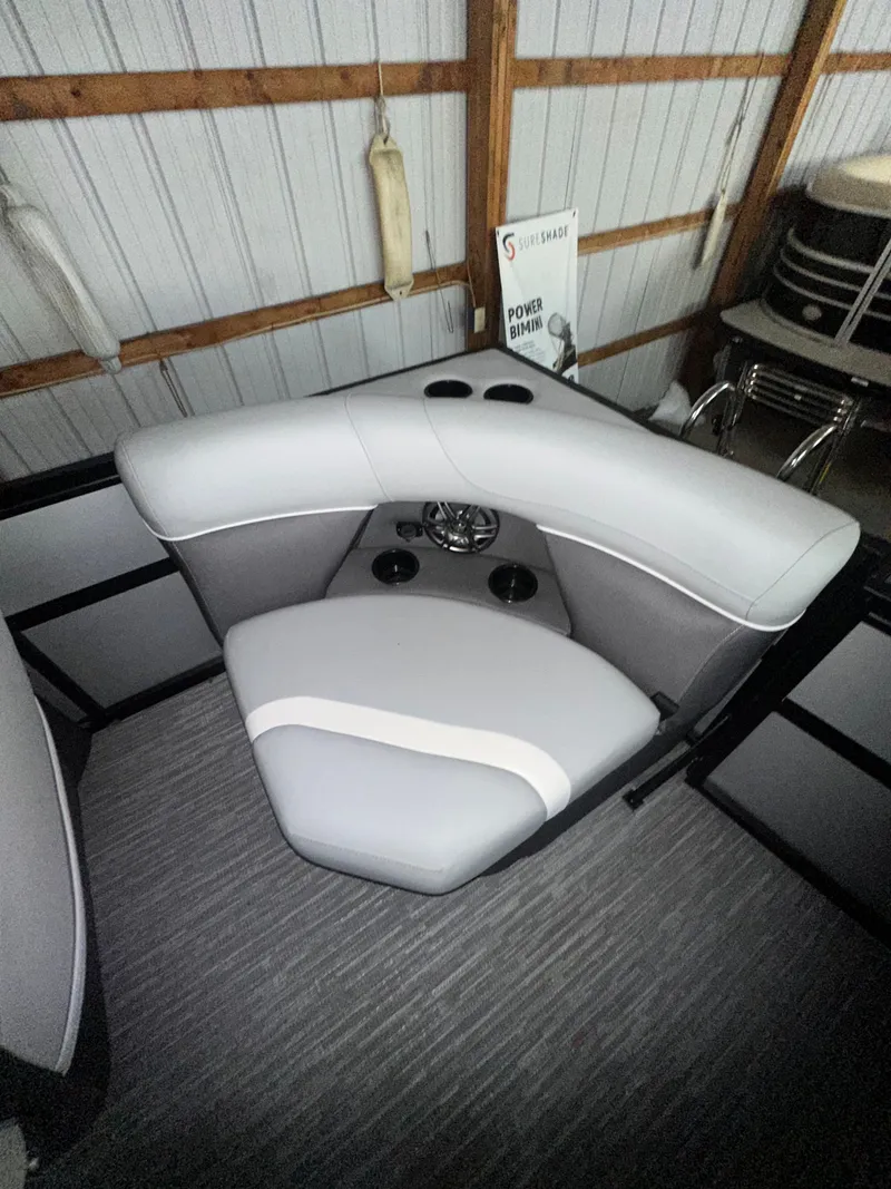 Slide: The Image of Viaggio LAGO X 22Q TRITOON 2026 - 14