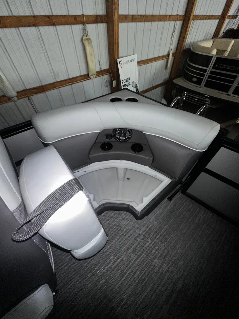 Slide: The Image of Viaggio LAGO X 22Q TRITOON 2026 - 15