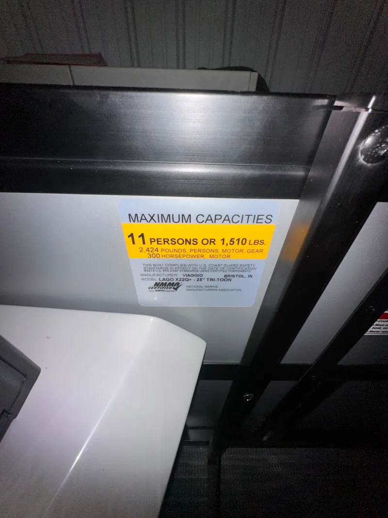 Slide: The Image of Viaggio LAGO X 22Q TRITOON 2026 - 20