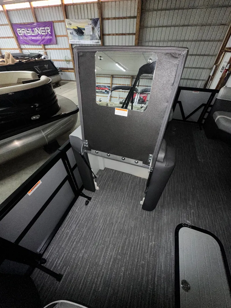 Slide: The Image of Viaggio LAGO X 22Q TRITOON 2026 - 22