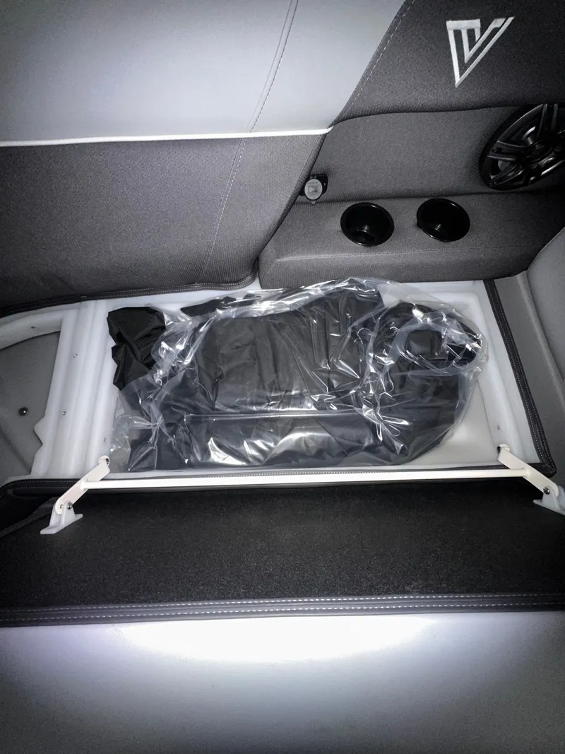 Slide: The Image of Viaggio LAGO X 22Q TRITOON 2026 - 27