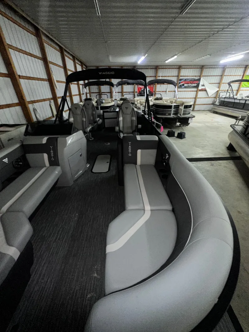 Slide: The Image of Viaggio LAGO X 22Q TRITOON 2026 - 30