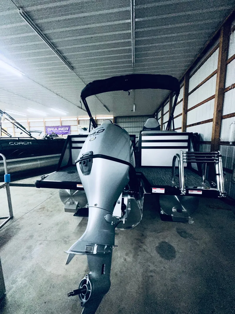 Slide: The Image of Viaggio LAGO X 22Q TRITOON 2026 - 5