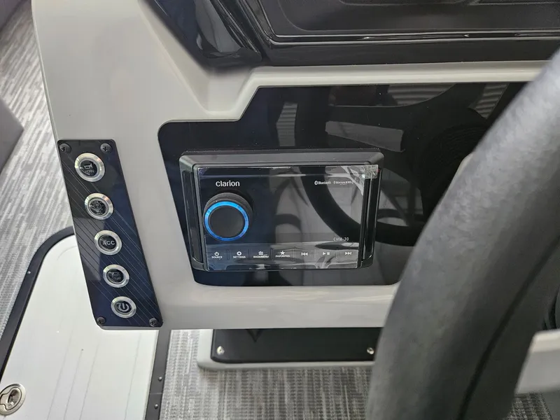 Slide: The Image of Viaggio LAGO X 22D TRITOON 2026 - 12